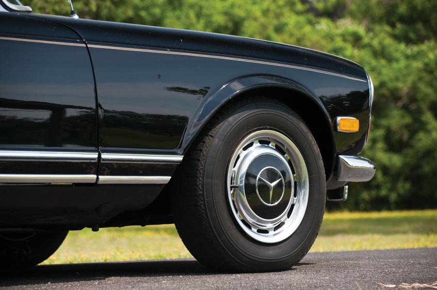  Mercedes-Benz 280 SL Roadster 1971 года  (фото 12 из 19)